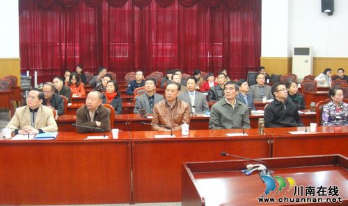 泸州市人大机关干部集中收看十八大开幕式(图2)