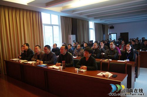 太伏镇:党员干部关注十八大(图2) 太伏镇:党员干部关注十八大(图2)