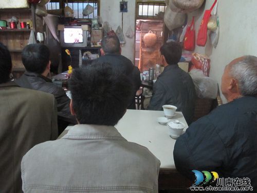 奇峰镇：组织收看党的十八大开幕式(图3)