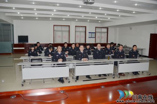 长航泸州公安集中收看十八大开幕式(图1) 长航泸州公安集中收看十八大开幕式(图1)