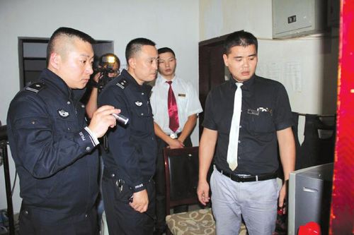 泸州警方 为党的十八大胜利召开创造良好环境(图5) 泸州警方 为党的十八大胜利召开创造良好环境(图5)