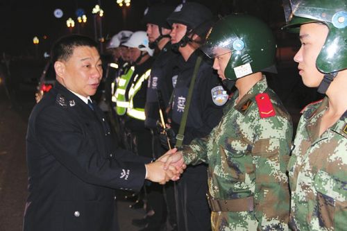 泸州警方 为党的十八大胜利召开创造良好环境(图1) 泸州警方 为党的十八大胜利召开创造良好环境(图1)