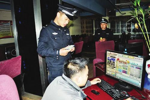 泸州警方 为党的十八大胜利召开创造良好环境(图3) 泸州警方 为党的十八大胜利召开创造良好环境(图3)