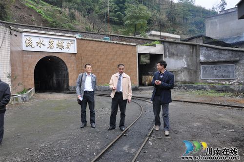 叙永县安监局局长暗查十八大期间煤矿安全(图2) 叙永县安监局局长暗查十八大期间煤矿安全(图2)