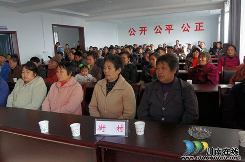 泸县司法局“法娃普法·律师讲法”活动走进太伏(图2) 泸县司法局“法娃普法·律师讲法”活动走进太伏(图2)