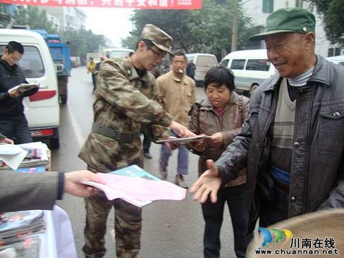 云锦镇:防火宣传有声有色 消防知识进万家(图2) 云锦镇:防火宣传有声有色 消防知识进万家(图2)