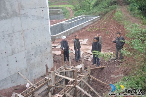 云锦镇：开展十八大期间建筑施工安全检查(图1)