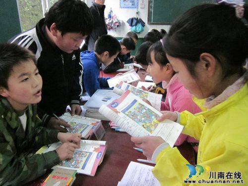 叙永：助力新课改&nbsp;省级骨干教师应邀苗乡献课(图3)