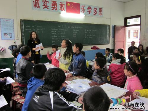 叙永：助力新课改&nbsp;省级骨干教师应邀苗乡献课(图1)