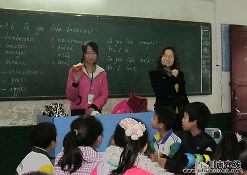 叙永：助力新课改&nbsp;省级骨干教师应邀苗乡献课(图2)
