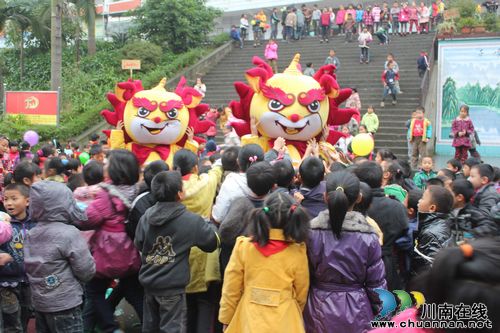 开展普法宣传&nbsp;泸县"法娃""普法扑克"双剑出击(图2)