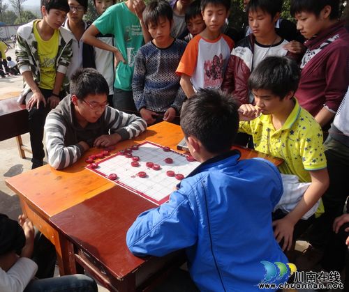 白花镇中：廉政文化为党的十八大献礼(图3)