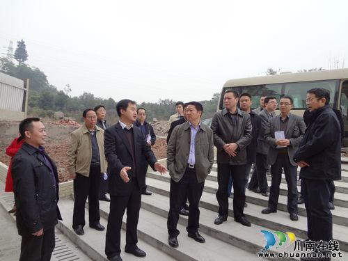 泸州市委常委、组织部部长蒲芝龙一行调研华阳街道(图2) 泸州市委常委、组织部部长蒲芝龙一行调研华阳街道(图2)