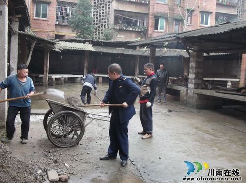 榕右乡：新经济组织党支部成立不搞庆典&nbsp;做环卫(图1)
