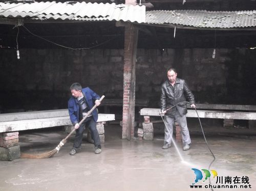 榕右乡：新经济组织党支部成立不搞庆典&nbsp;做环卫(图2)