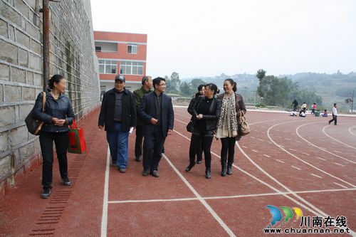 海潮镇：举行镇人大政协代表调研活动(图1)