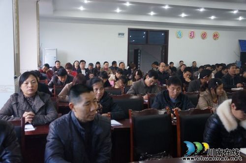 立石镇:深入学习十八大精神(图2) 立石镇:深入学习十八大精神(图2)