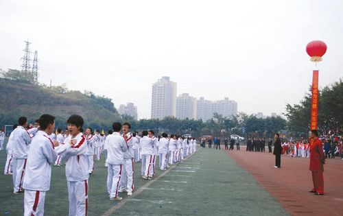 盘破门“打”入内江校园&nbsp;课间操“比武”(图1)
