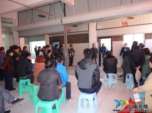 搞好民生“菜篮子”——古蔺凤凰城农贸市场隆重开业(图3)