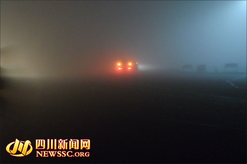 宜宾遭遇浓雾天气　部分地区能见度不到3米(图2)