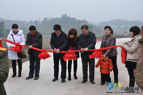 泸县云锦镇桂花村公路&nbsp;今日竣工剪彩(图1)