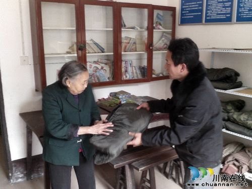 白沙镇：寒冬送温暖　“慈善爱心超市”正式启动(图3)