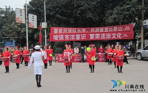 茜草街道：开展法制宣传活动(图2)