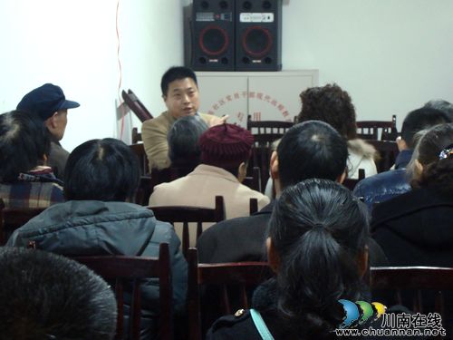 泸县司法局局长李生元进包联社区讲“双创”(图2)