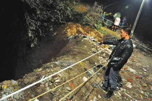 泸州古蔺一女子坠入250多米溶洞 三次救援无果(图1) 泸州古蔺一女子坠入250多米溶洞 三次救援无果(图1)