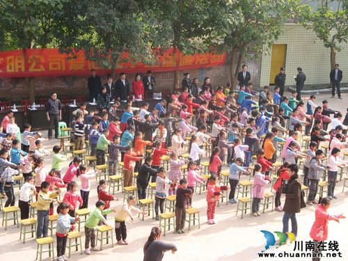 企业爱心助学宜宾喜捷新河村小学(图2)