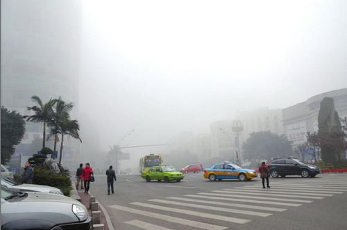 长江泸州航道“蒸发雾”来袭(图1)