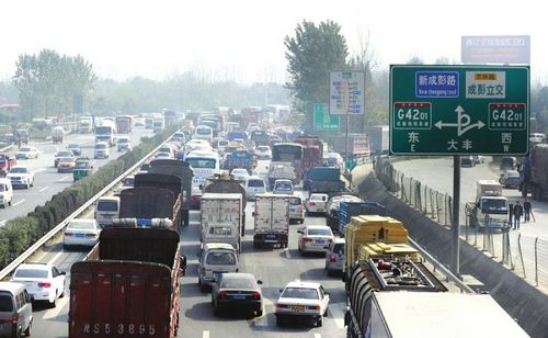大雾昨日再袭全川&nbsp;14条高速关闭&nbsp;最长达10小时(图1)