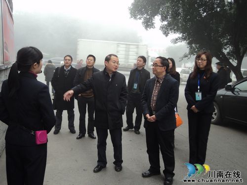 《四川党课》总编鲜仕荃莅临康华苑社区采风调研(图2)