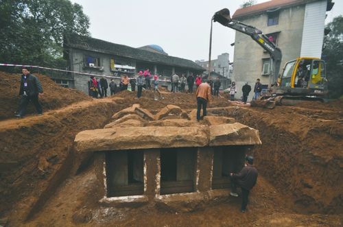 宜宾流杯池公园古墓露真容&nbsp;一夫二妻住里面(图1)