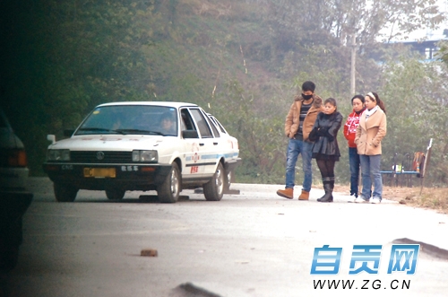 驾考新规在即 市民抢搭“末班车”约考紧张(图1) 驾考新规在即 市民抢搭“末班车”约考紧张(图1)