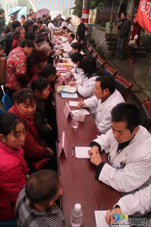 龙车镇：专家送医到乡下&nbsp;服务基层贯彻十八大(图4)