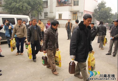 裴石乡：寒冬慰问送温暖&nbsp;扶贫帮困惠民生(图1)