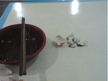 泸州一学生吃早餐时发现鸡蛋无蛋黄
