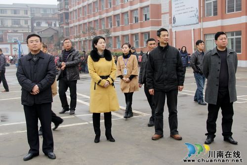 泸州市“教育局长县区行”到通滩镇检查指导(图1) 泸州市“教育局长县区行”到通滩镇检查指导(图1)