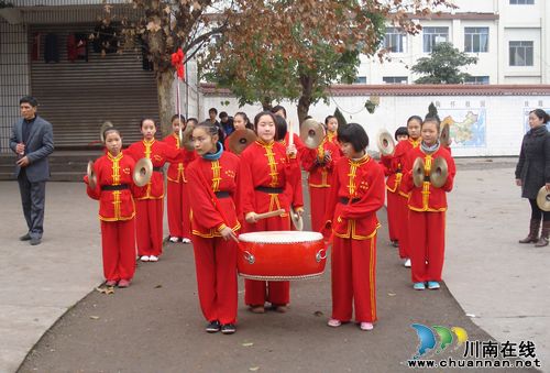 泸县方洞镇彩龙技艺传习 舞动文化兴镇步伐(图3) 泸县方洞镇彩龙技艺传习 舞动文化兴镇步伐(图3)