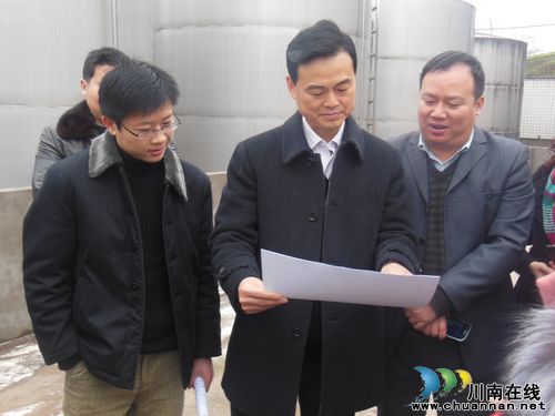 泸州市级相关部门到佛荫镇检查酒类生产企业产品质量安全(图3) 泸州市级相关部门到佛荫镇检查酒类生产企业产品质量安全(图3)
