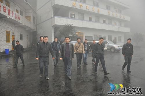 四川省煤监局莅临泸州暗查叙永县煤矿安全(图1) 四川省煤监局莅临泸州暗查叙永县煤矿安全(图1)