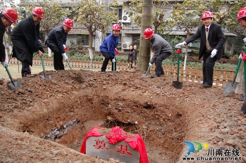 泸医附院新门急诊综合大楼今日奠基(图3) 泸医附院新门急诊综合大楼今日奠基(图3)