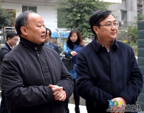泸州市领导为孤寡老人送温暖(图3)
