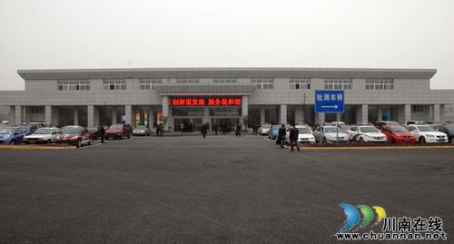 泸州市车管所搬迁首日&nbsp;共受理窗口业务776笔(图1)