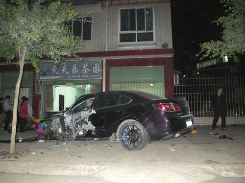 泸州醉酒司机驾车连撞7车致1死4伤(图3)