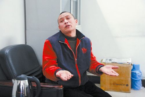 宜宾：公交车上播低俗歌曲遭市民“拍砖”(图1)