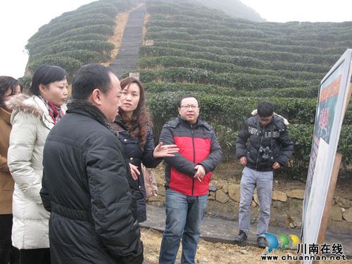 泸州市民宗局调研马嘶苗族乡产业建设和新农村建设(图1)