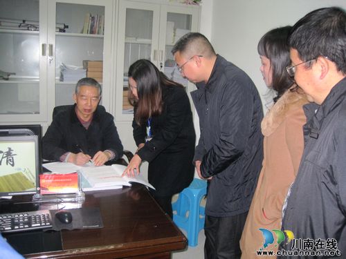 省工商局莅泸检查指导大山坪街道非公党建工作(图1)