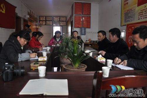 泸县县委常委、宣传部长颜习林深入联系村开展调研活动(图1) 泸县县委常委、宣传部长颜习林深入联系村开展调研活动(图1)